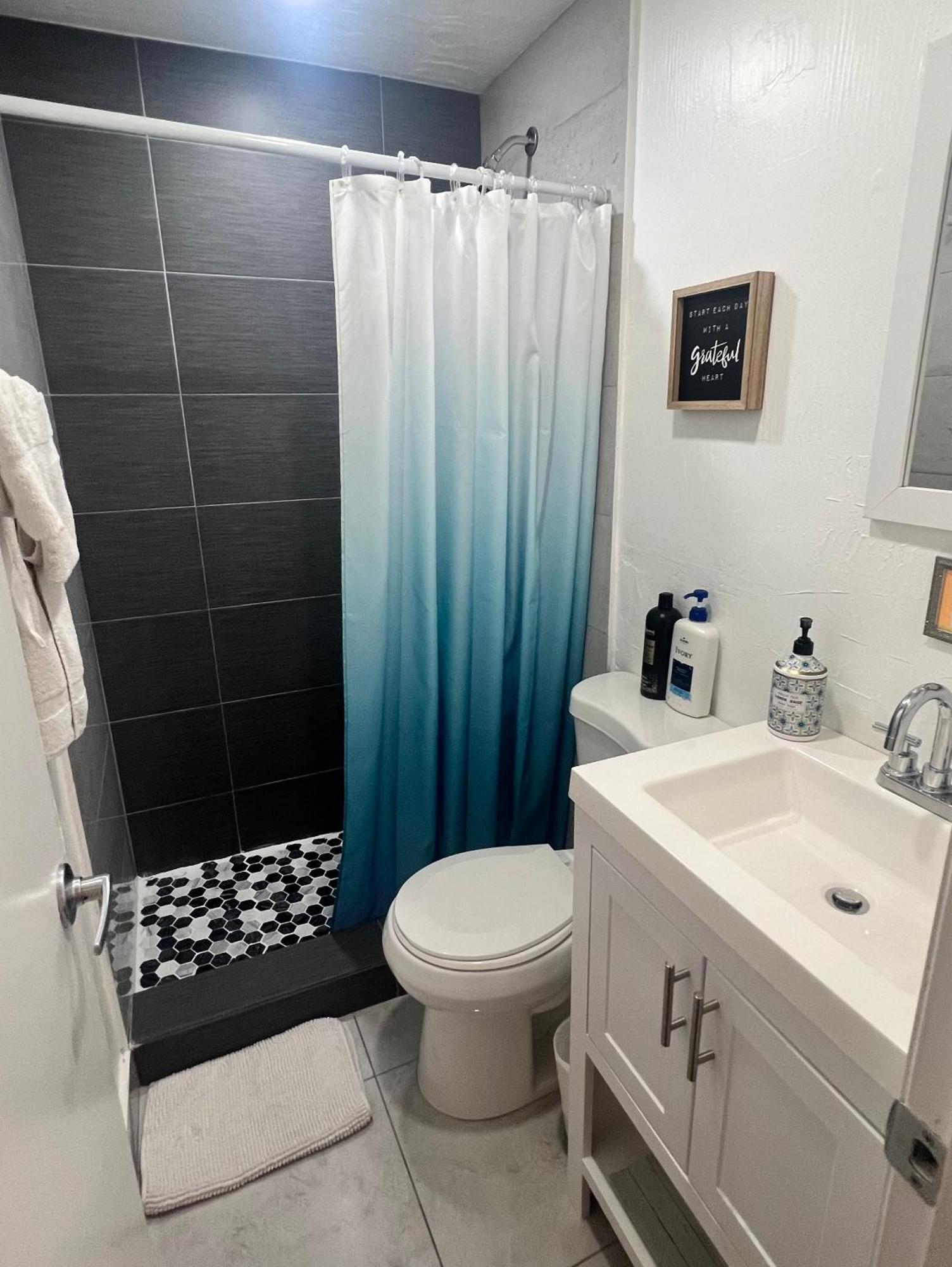 Private Double Queen Room Bathroom